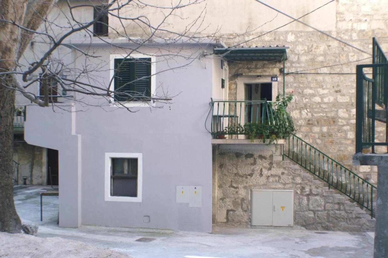 Apartments With A Parking Space Omis - 4327 Buitenkant foto
